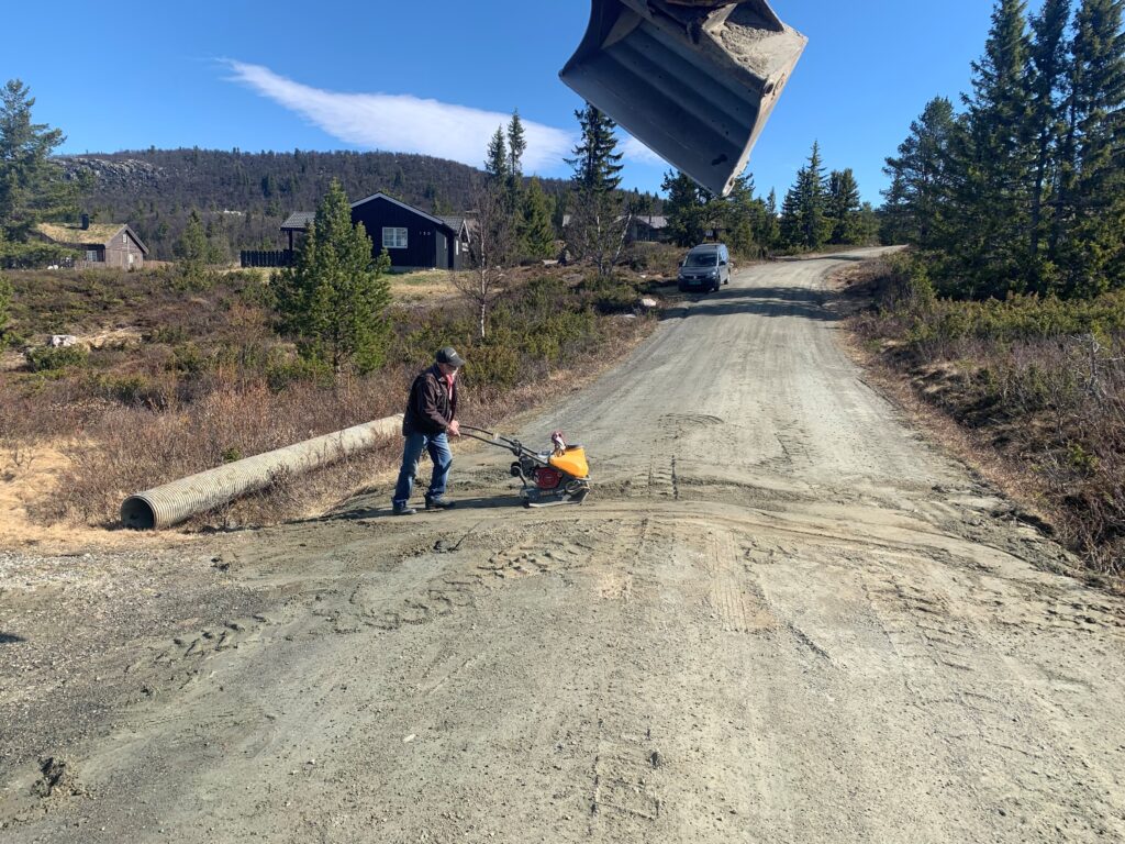 Ivar i arbeid Vegarbeid 15 og 16. mai!